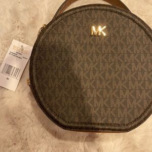 Micheal Kors | Delaney Logo Canteen Crossbody Bag